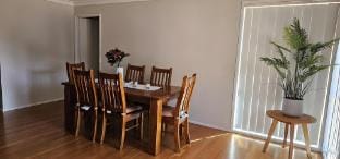 Relaxing, Spacious 3BR Getaway Retreat Vacation rental in Sydney
