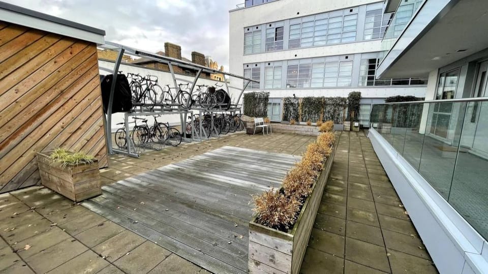 Modern Stylish 1 Bedroom Flat Apartment in London Borough of Southwark