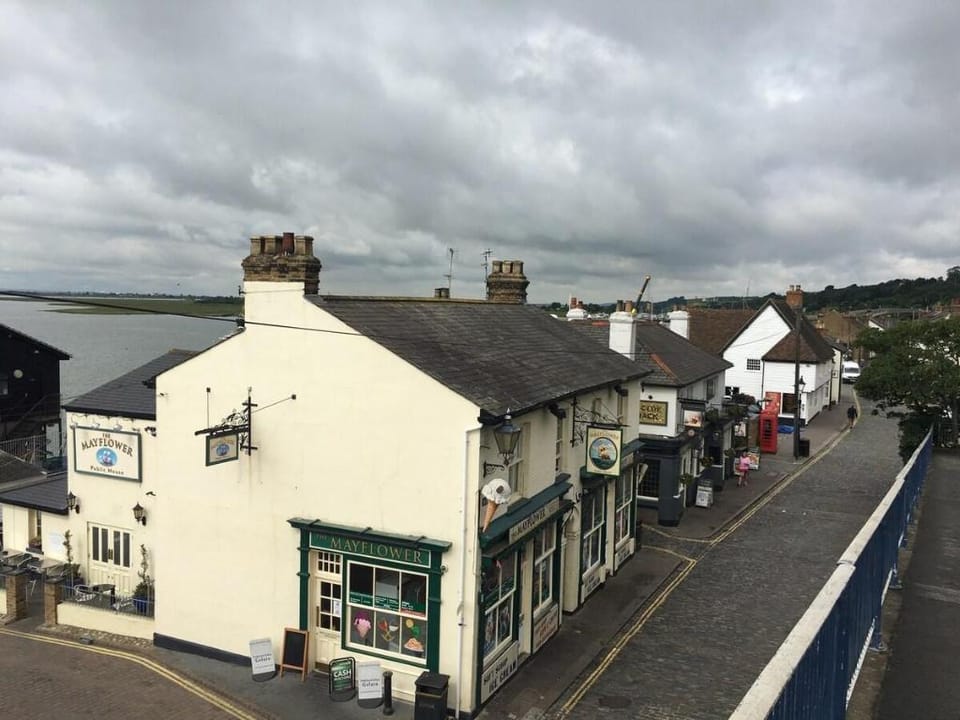Lovely Seaside Cottage in Old Leigh with Garden Vacation rental in Southend-on-Sea