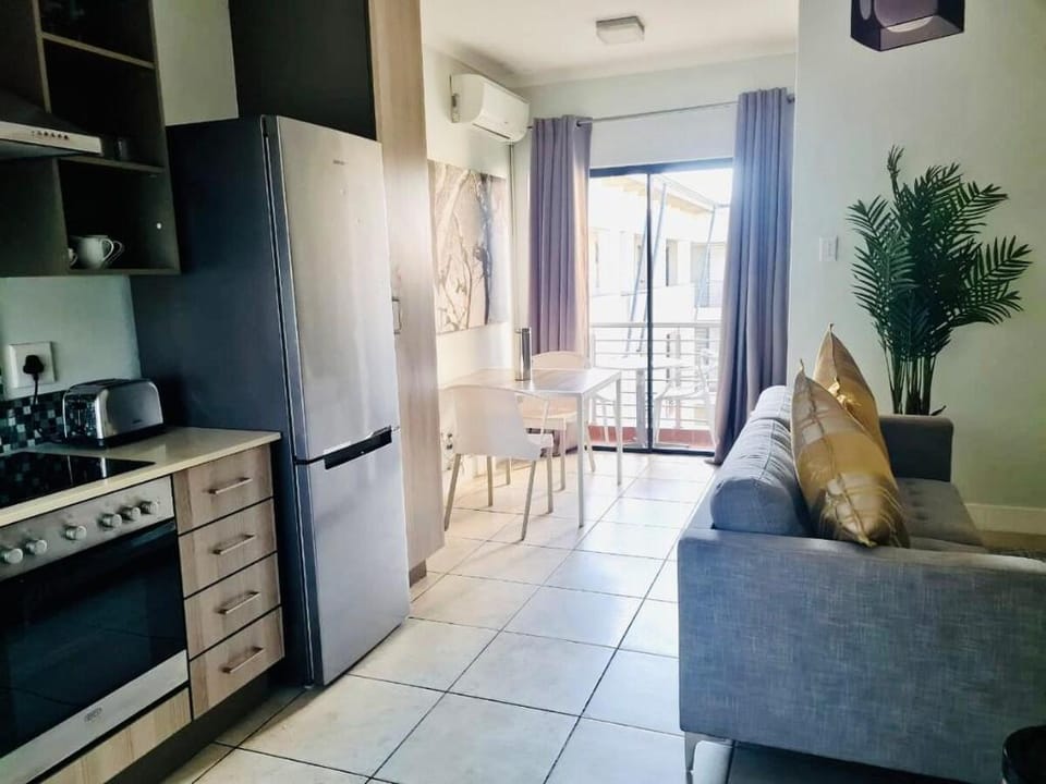 Stunning 1 bedroom Modern Apartment Sandton Pool Apartment in Sandton