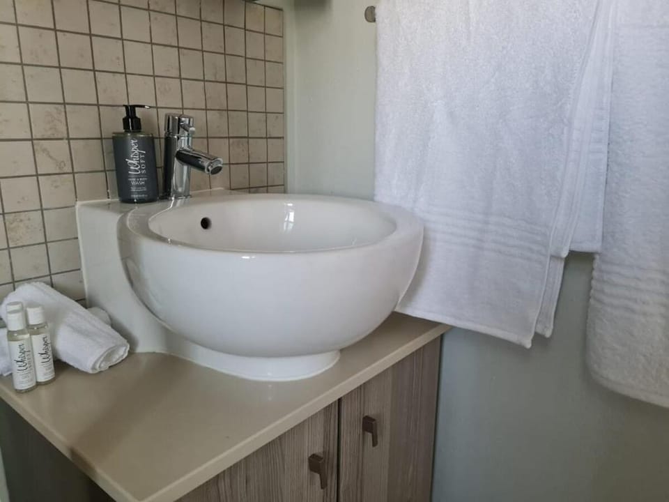 Stunning 1 bedroom Modern Apartment Sandton Pool Apartment in Sandton