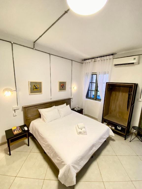 Stylish Studio Retreat w/ Balcony | Saigon Charm Apartment in Ho Chi Minh City