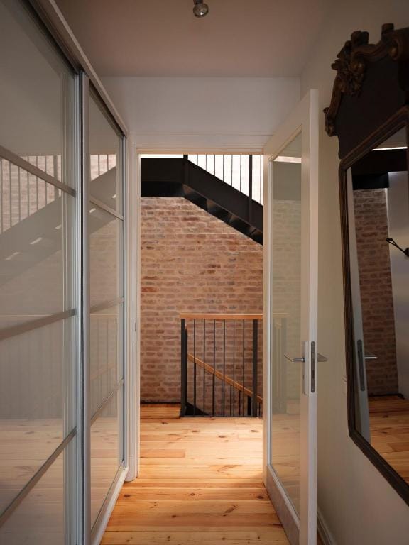 Historic 4 Floor Townhouse - Terrace - King Bed Apartment in Riga