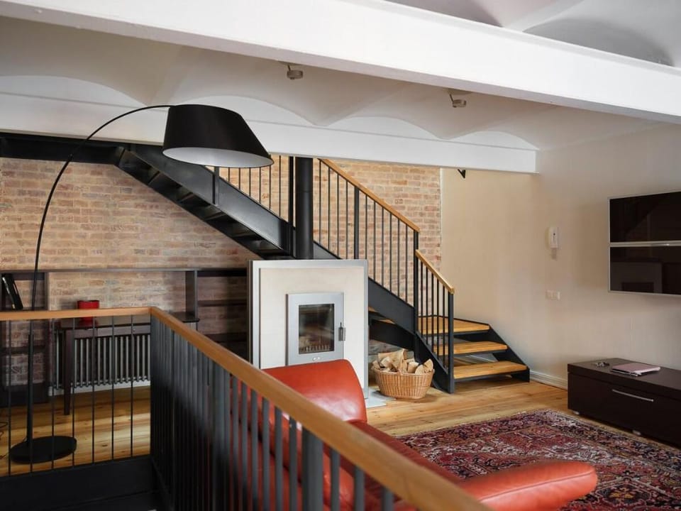 Historic 4 Floor Townhouse - Terrace - King Bed Apartment in Riga