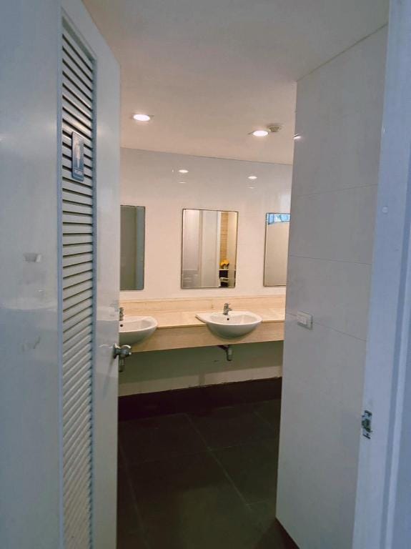 Forward Plus Apartment in Chon Buri Changwat