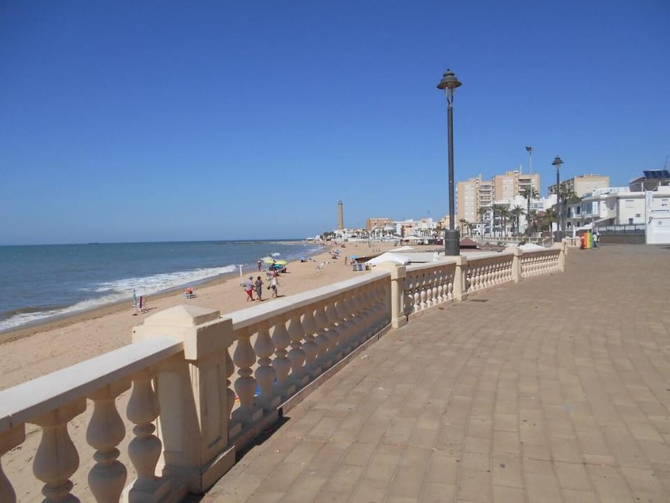 Garage, Air-Conditioning,Wifi, Regla Beach to 300m Apartment in Chipiona
