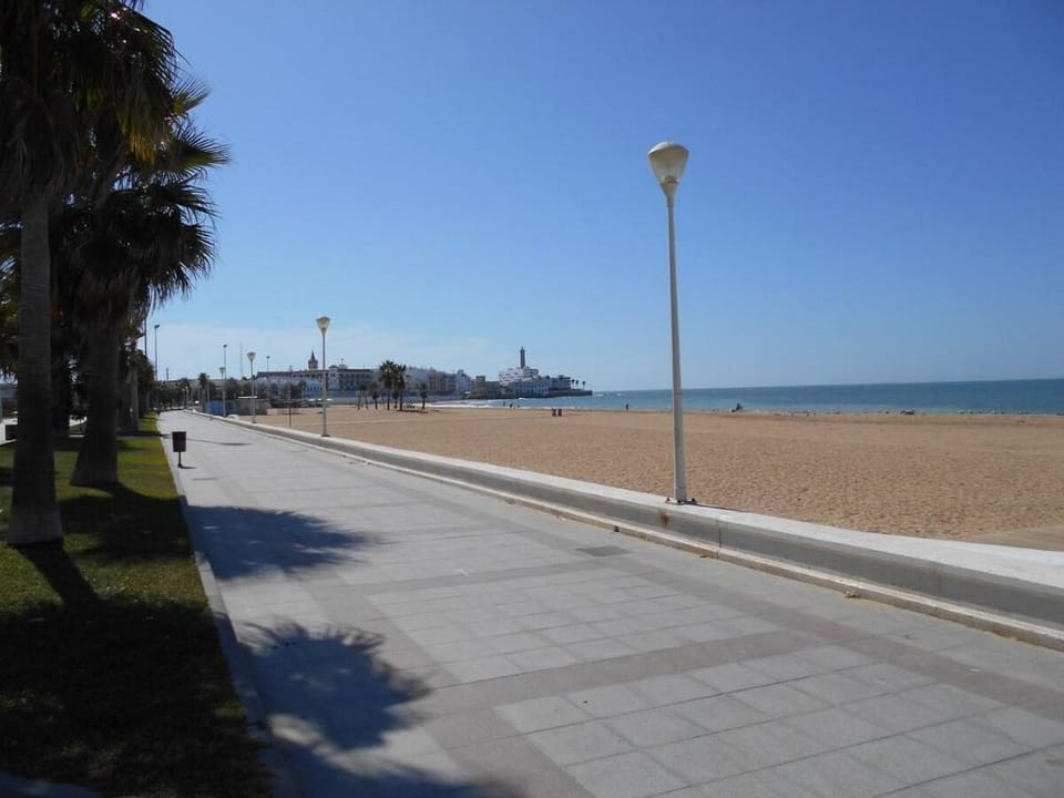 Garage, Air-Conditioning,Wifi, Regla Beach to 300m Apartment in Chipiona