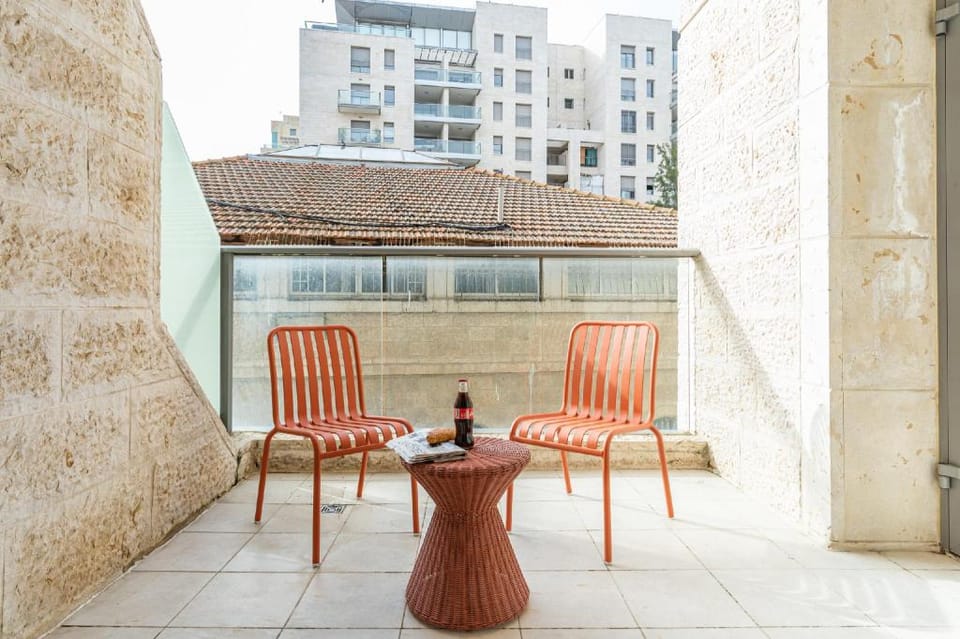 Luxury and Large 2 Bedroom - Rav Kuk Residence Apartment in Jerusalem