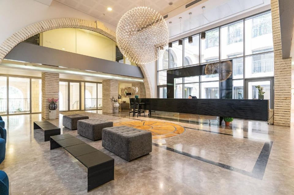 Luxury and Large 2 Bedroom - Rav Kuk Residence Apartment in Jerusalem