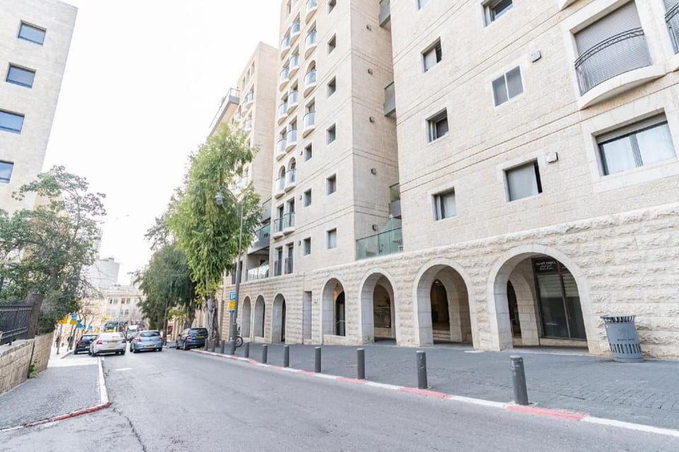 Luxury and Large 2 Bedroom - Rav Kuk Residence Apartment in Jerusalem
