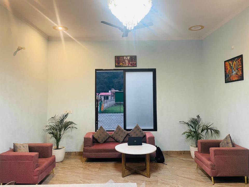 The Deerfield Cottage Hotel in Uttarakhand