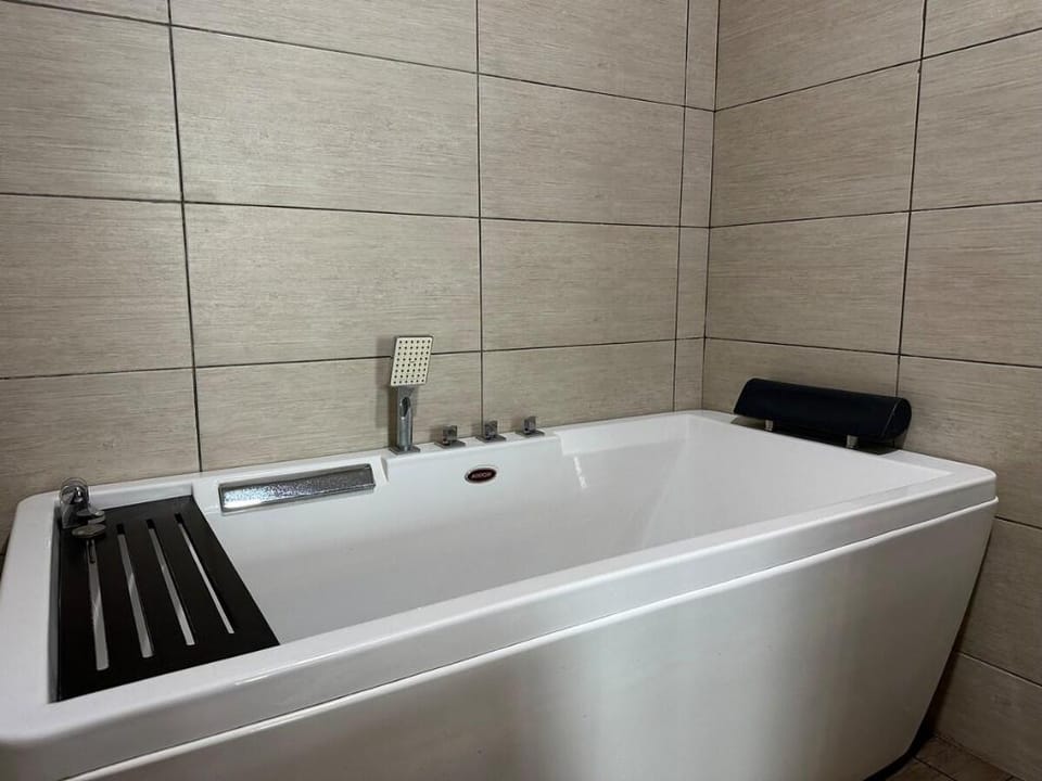 Molek Luxury Movie Bathtub | 5min to Midvalley Vacation rental in Johor Bahru