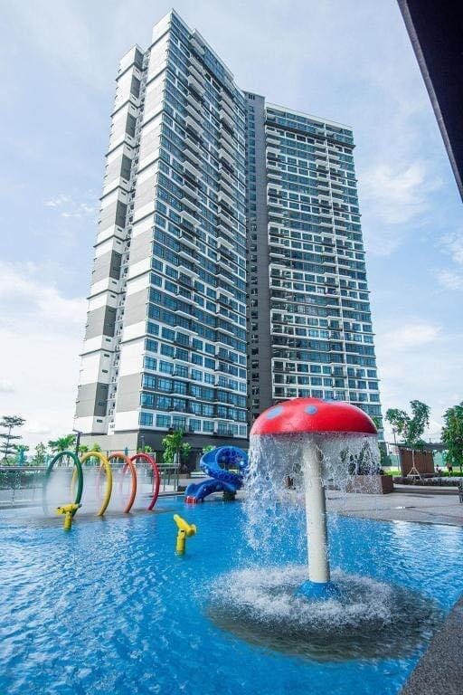 Golf view & Bathtub - 5min to Midvalley Apartment in Johor Bahru