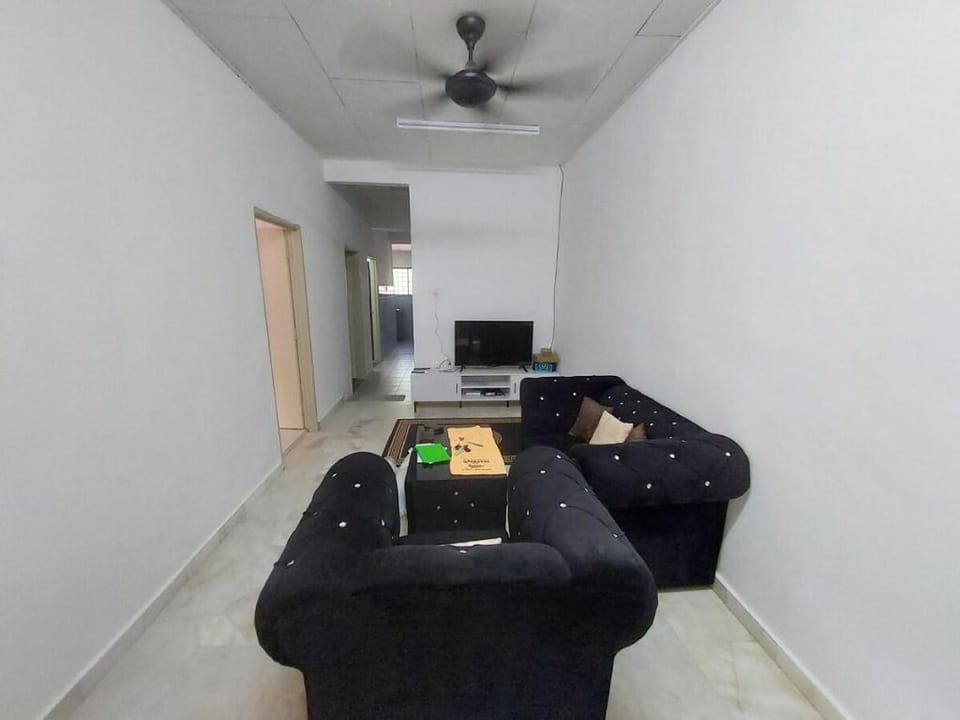 Roomstay Fiq - Middle room (Male only) Vacation rental in Kedah