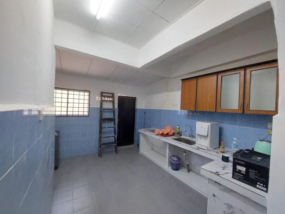 Roomstay Fiq - Middle room (Male only) Vacation rental in Kedah