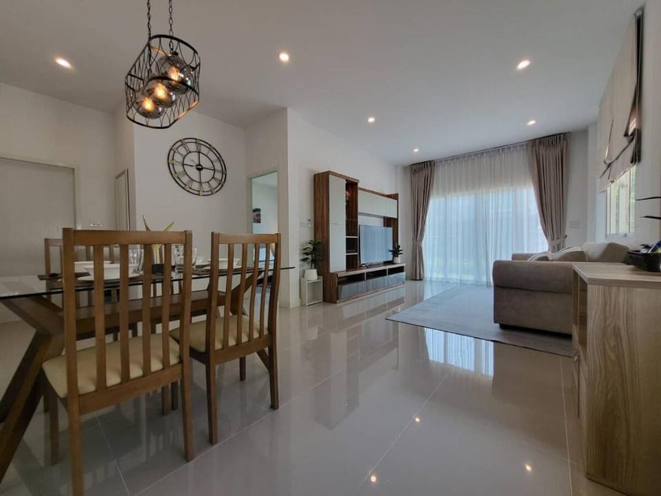 MOST Family 9 UBON-THAI LAND Vacation rental in Laos