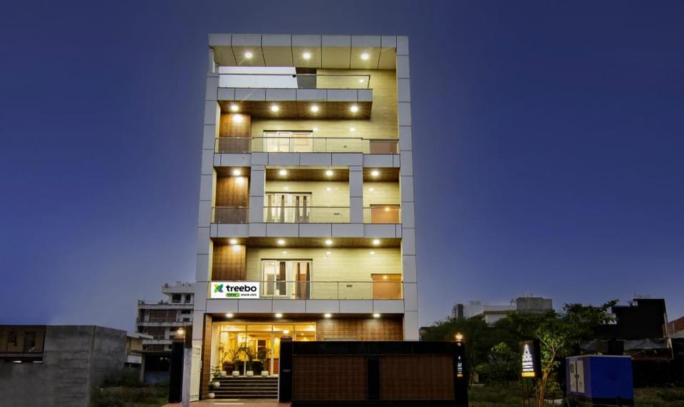 Treebo Grand Vista - 63A Hotel in Noida