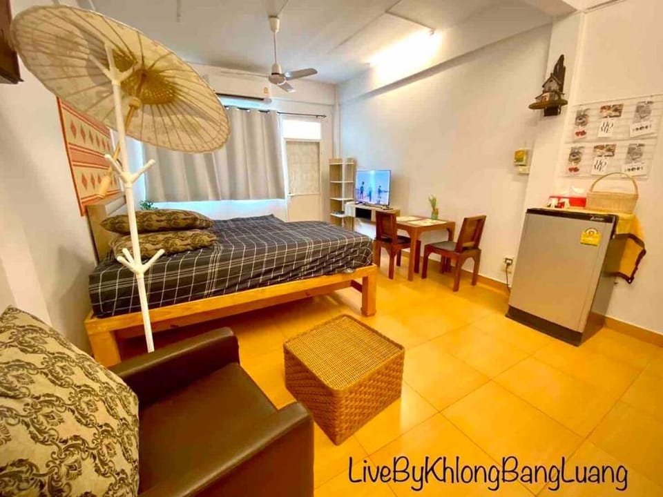 Live by canal Apartment in Bangkok