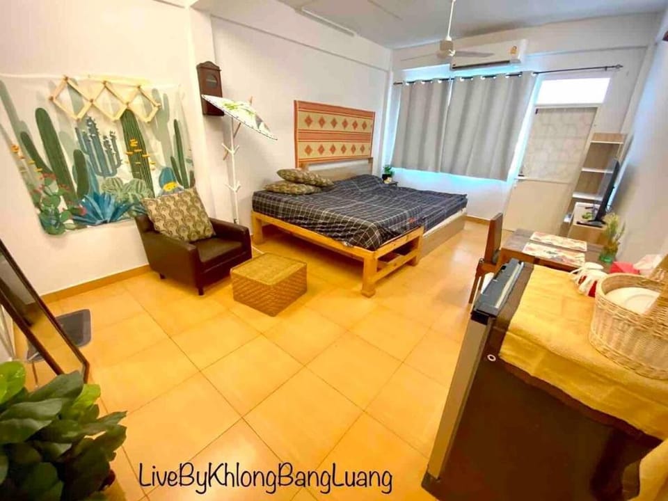 Live by canal Apartment in Bangkok