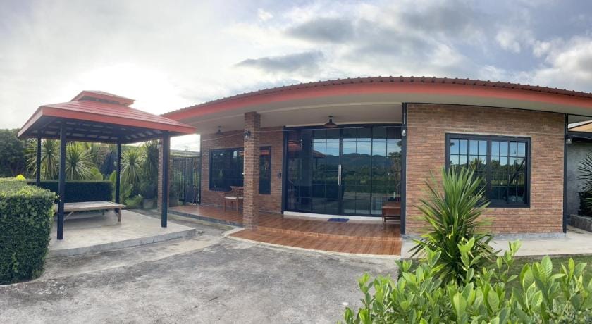 Yaowarate Sport Club and Resort ไร่เยาวเรศ Hotel in Thailand