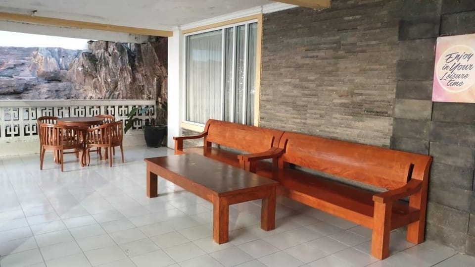 OYO 92590 Wisma Bhayangkara & Diving Club Hotel in East Java