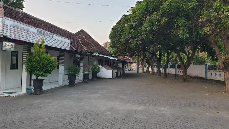 OYO 92590 Wisma Bhayangkara & Diving Club Hotel in East Java