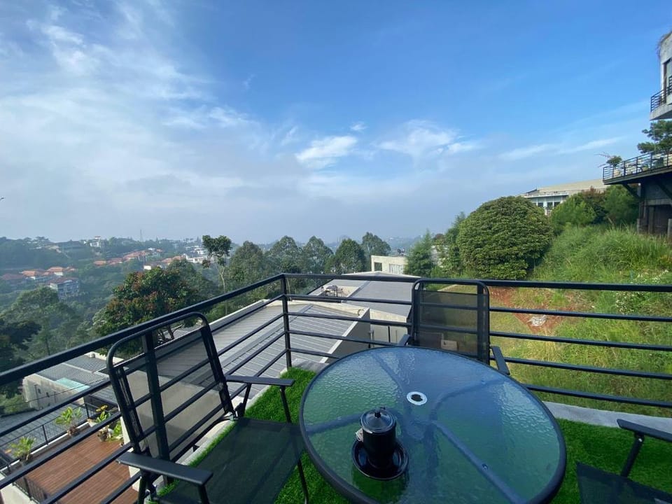Villa Bandung Double R F11 Dago Village. Vacation rental in Lembang
