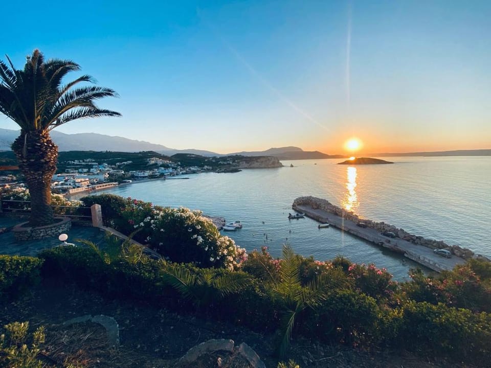 Luxury Seaview Apartment, 1min Walk From Beach Apartment in Almyrida
