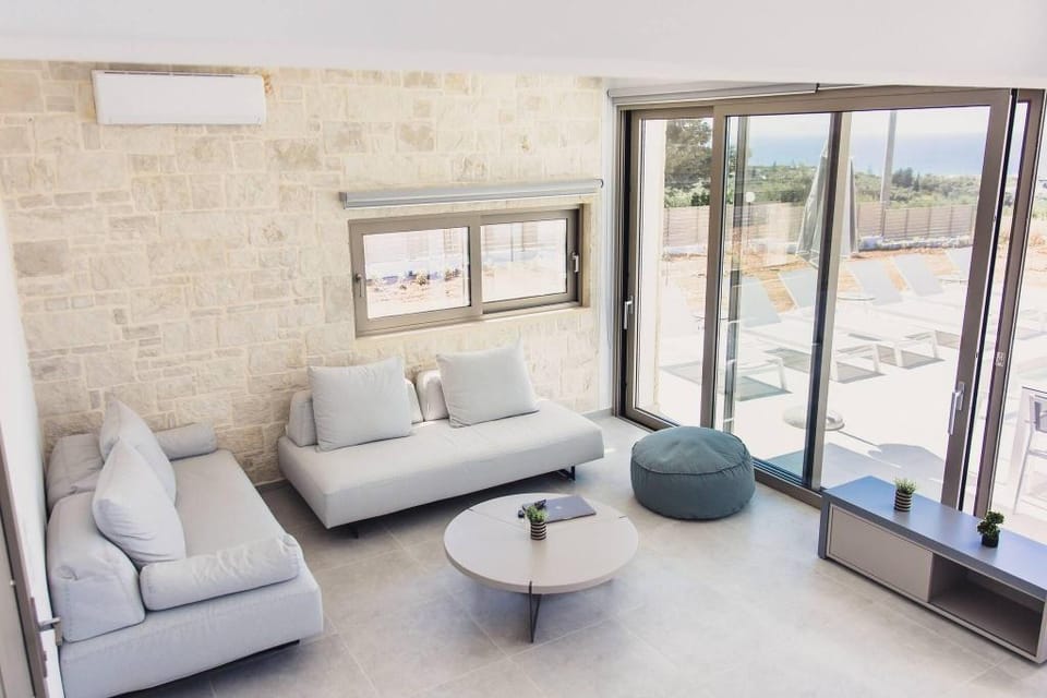 Starlight Villa Guro - 4bd, 4ba, 4min To Beach Villa in Crete