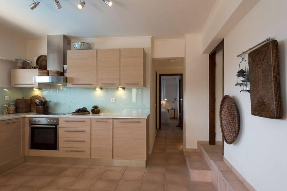 Luxury Seaview Apartment, 60sec Walk To Beach Apartment in Almyrida