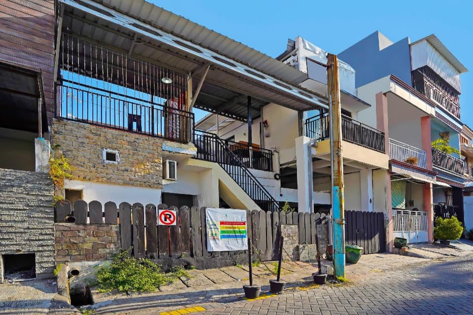 OYO Life 92651 Meir E-homestay Syariah Hotel in Surabaya