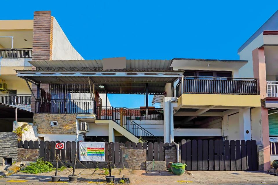OYO Life 92651 Meir E-homestay Syariah Hotel in Surabaya