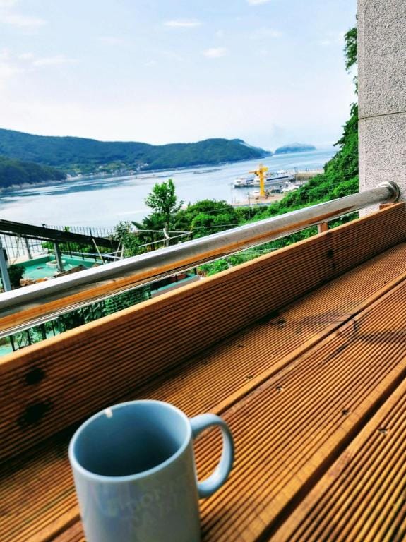 Ha-Wahyeon Suite 202 - Stunning Seaview Balcony! Apartment in South Korea