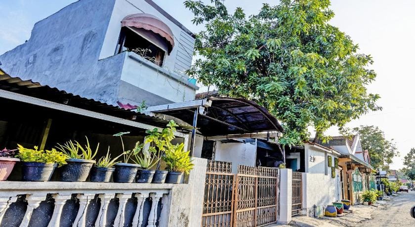 SPOT ON 92652 Meir E-homestay 2 Syariah Hotel in Surabaya