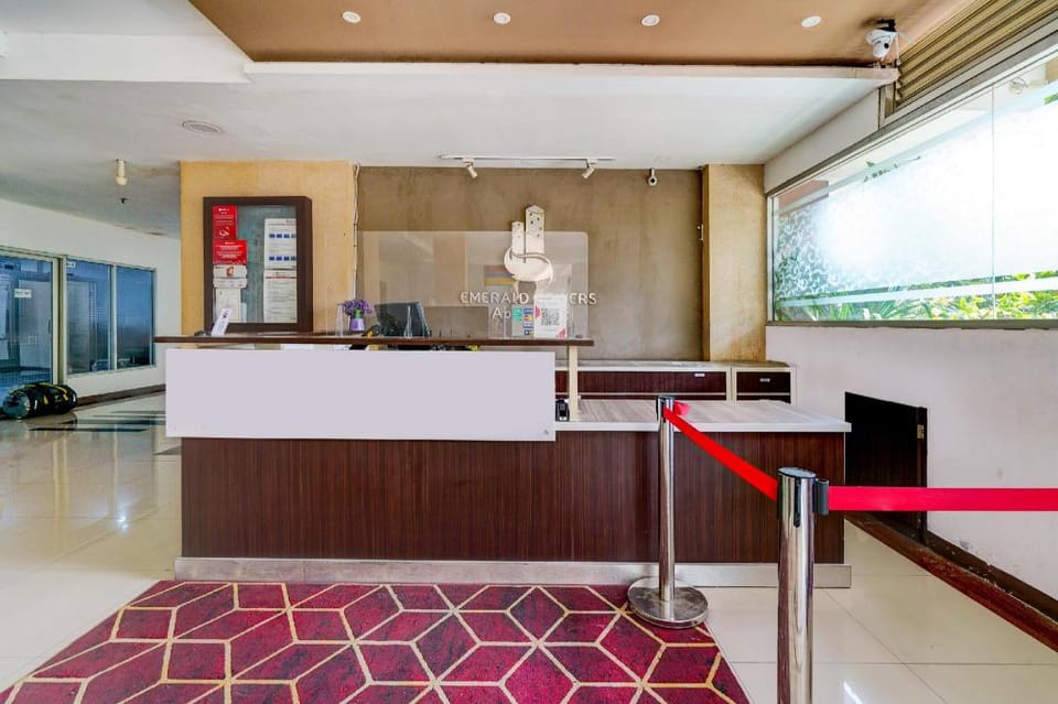 Collection O 92643 Emerald Apartement By Tahha Hospitality Hotel in Bandung