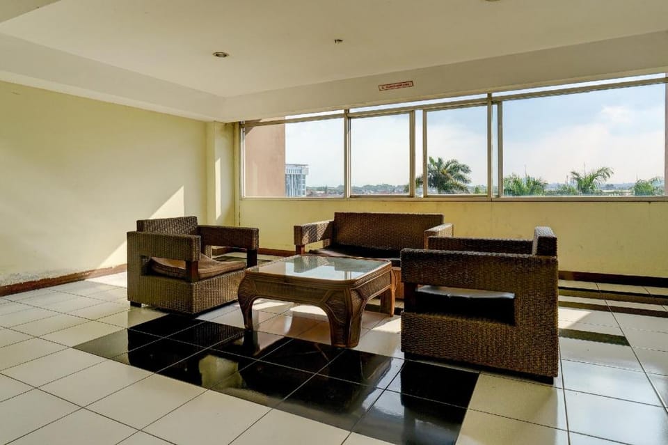 Collection O 92643 Emerald Apartement By Tahha Hospitality Hotel in Bandung