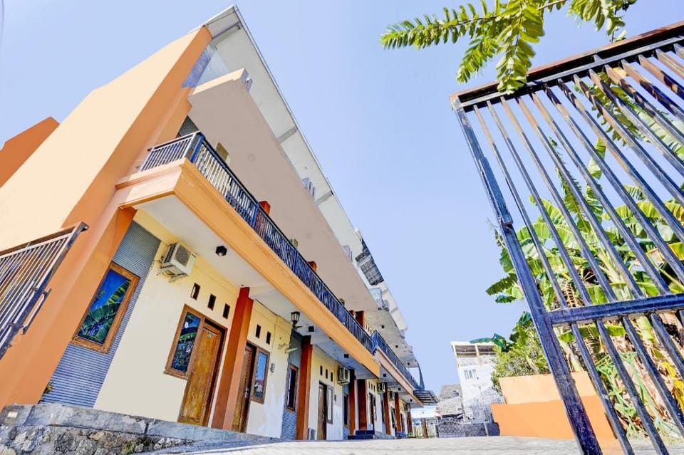 OYO Life 92647 Edelweis Homestay Hotel in East Java