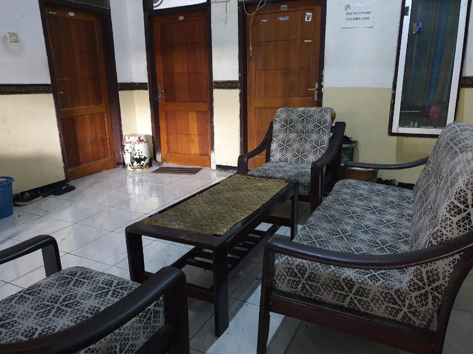 OYO Life 92622 Jatiluhur Kost Syariah Hotel in East Java