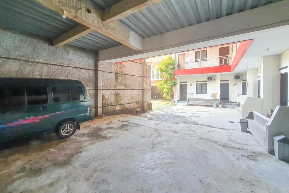 RedDoorz Syariah near Universitas Muhammadiyah Cirebon Hotel in West Java