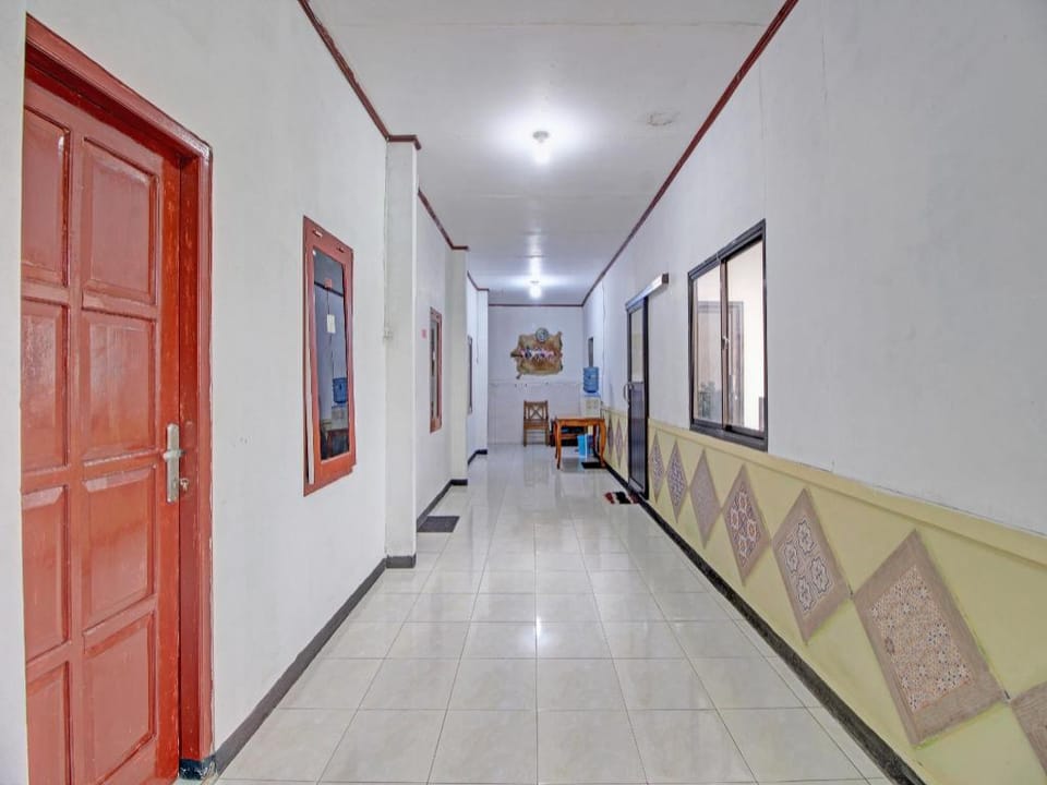 OYO 92628 Raja Alam Homestay Hotel in East Java