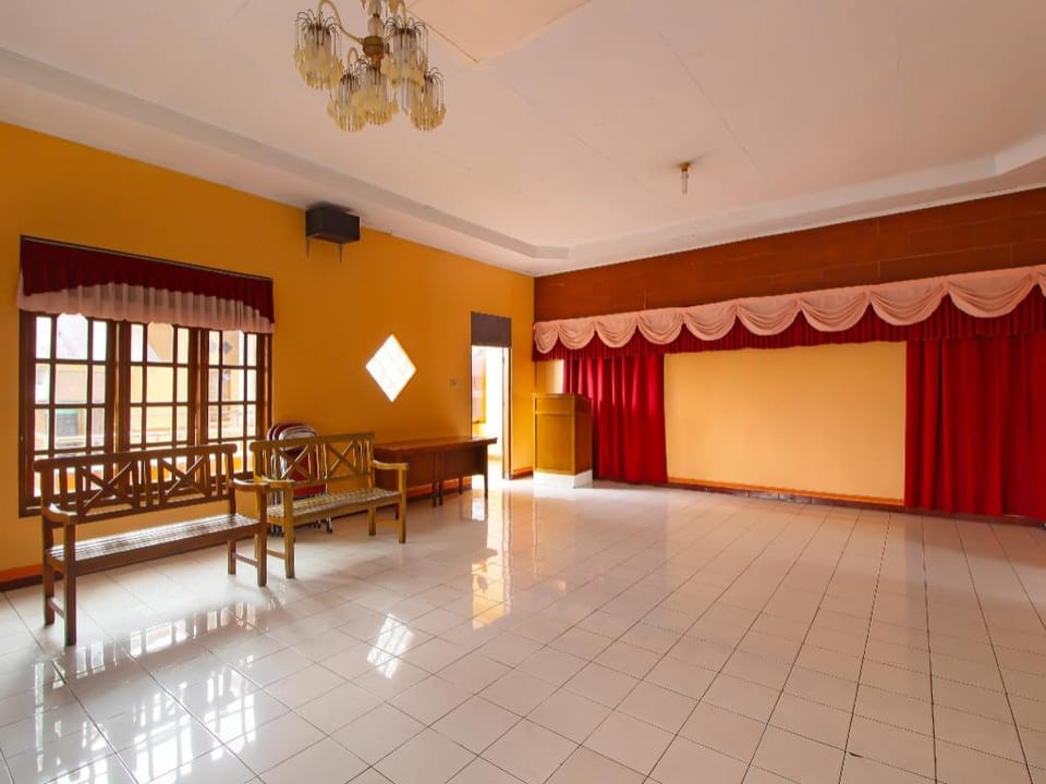 OYO 92631 Hotel Dan Aula Wahyu Sari B Hotel in East Java