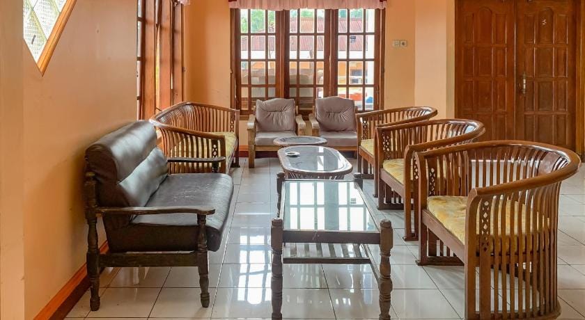 OYO 92631 Hotel Dan Aula Wahyu Sari B Hotel in East Java