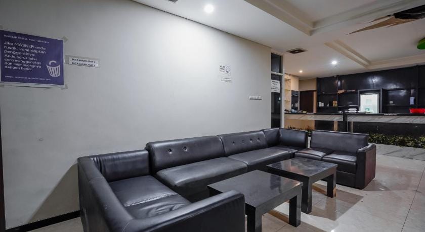 Super OYO Capital O 92633 Spring Hotel Gubeng Hotel in Surabaya