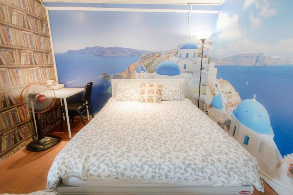 5-minute opposite Taipei Station Greek-style room Apartment in Taipei City