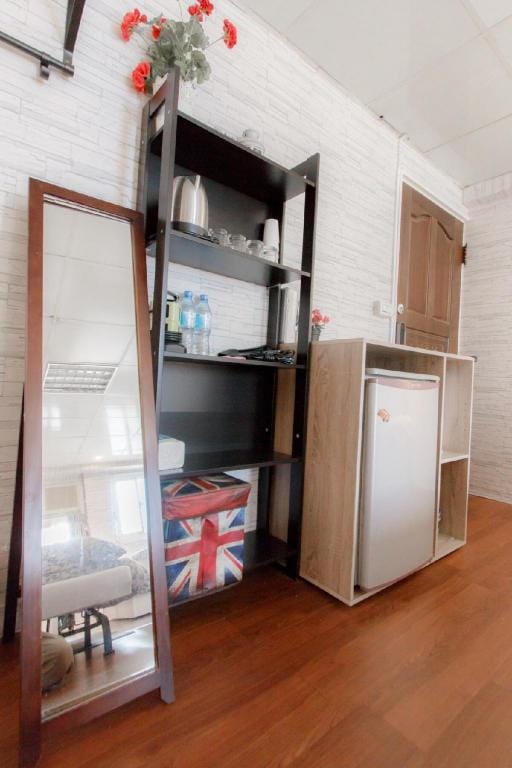 5-minute opposite Taipei Station Greek-style room Apartment in Taipei City
