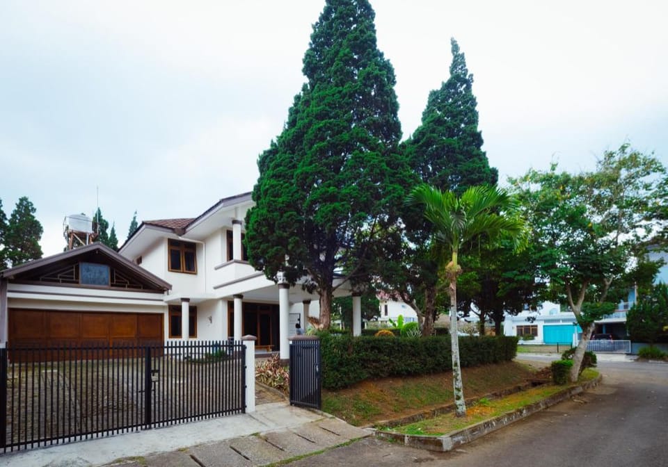 Andaru Graha Puspa Hotel in Bandung