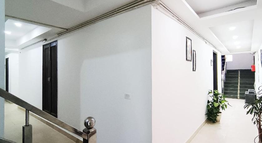 Hotel Pearl Residency Inn Hotel in Delhi