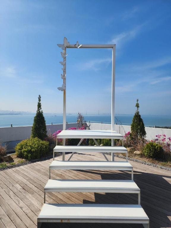 Suite Room Ocean View, Duplex, Netflix, YouTube, Gym, Free Parking, 15 Minutes from Incheon Airport Apartment in Gyeonggi-do