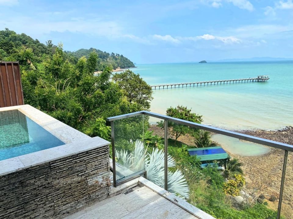 Casa Cliff Sur Mare Pool Villa Villa in Thep Krasatti