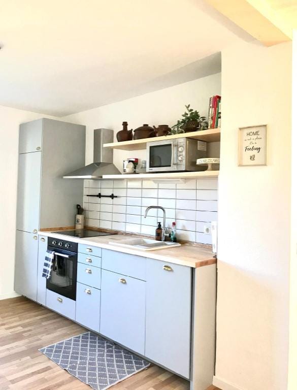 Work from Home 2BR, FREE parking,Netflix,Near BASF Apartment in Frankenthal